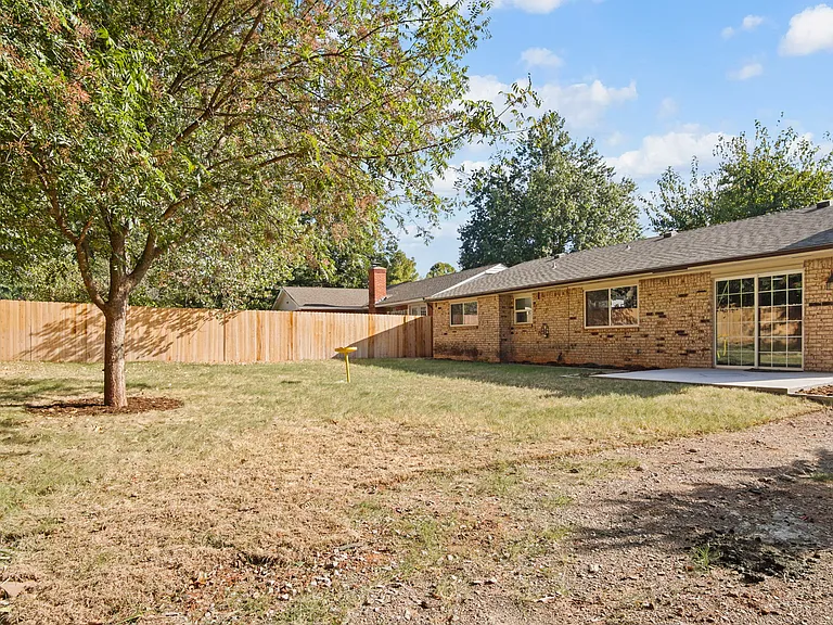 625 Hawthorne Pl — Photo 7