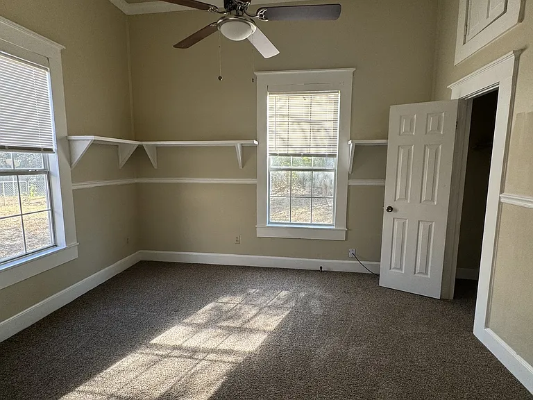 302 S Burleson — Photo 13