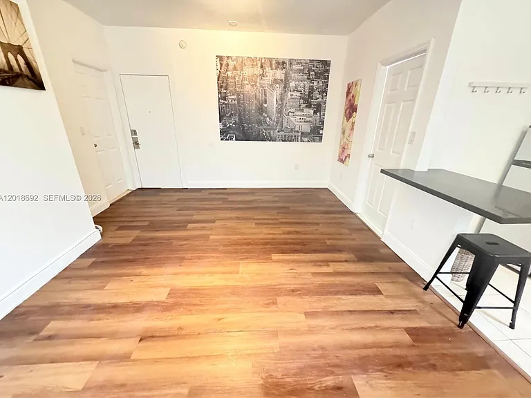 1611 Michigan Ave #4 — Photo 4