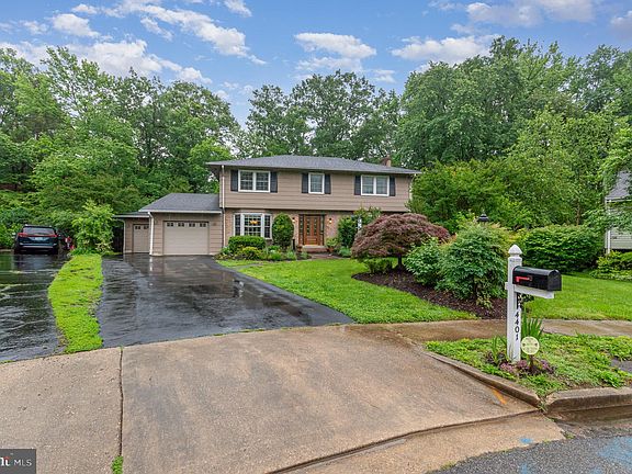 2nd image of 4401 Aragon Pl