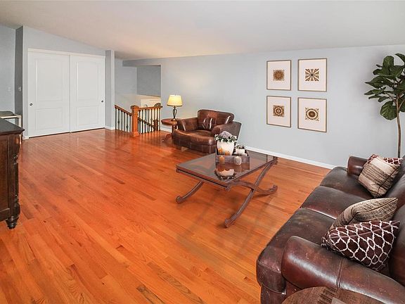 3rd image of 2905 Meramar Dr