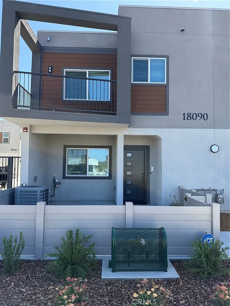 2 bed, 1057 sqft, $3,750 — Photo 1