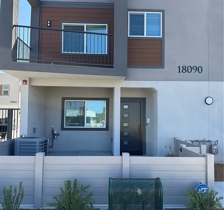 18090 Prairie Ave #101