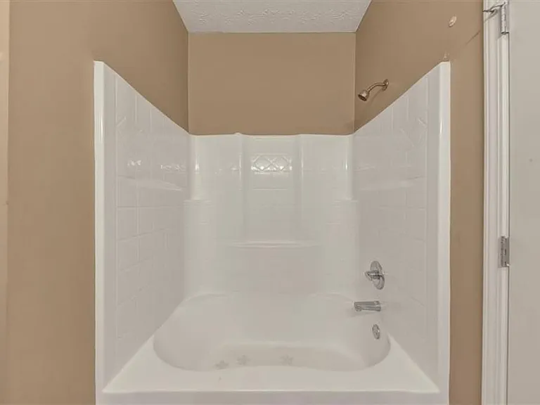 1025 City Park Dr — Photo 10