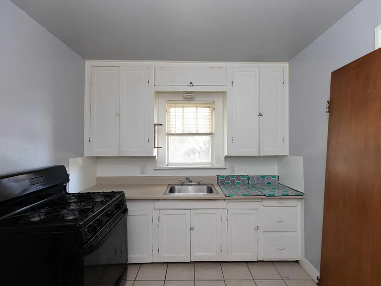 821 S Travis St #2 — Photo 11