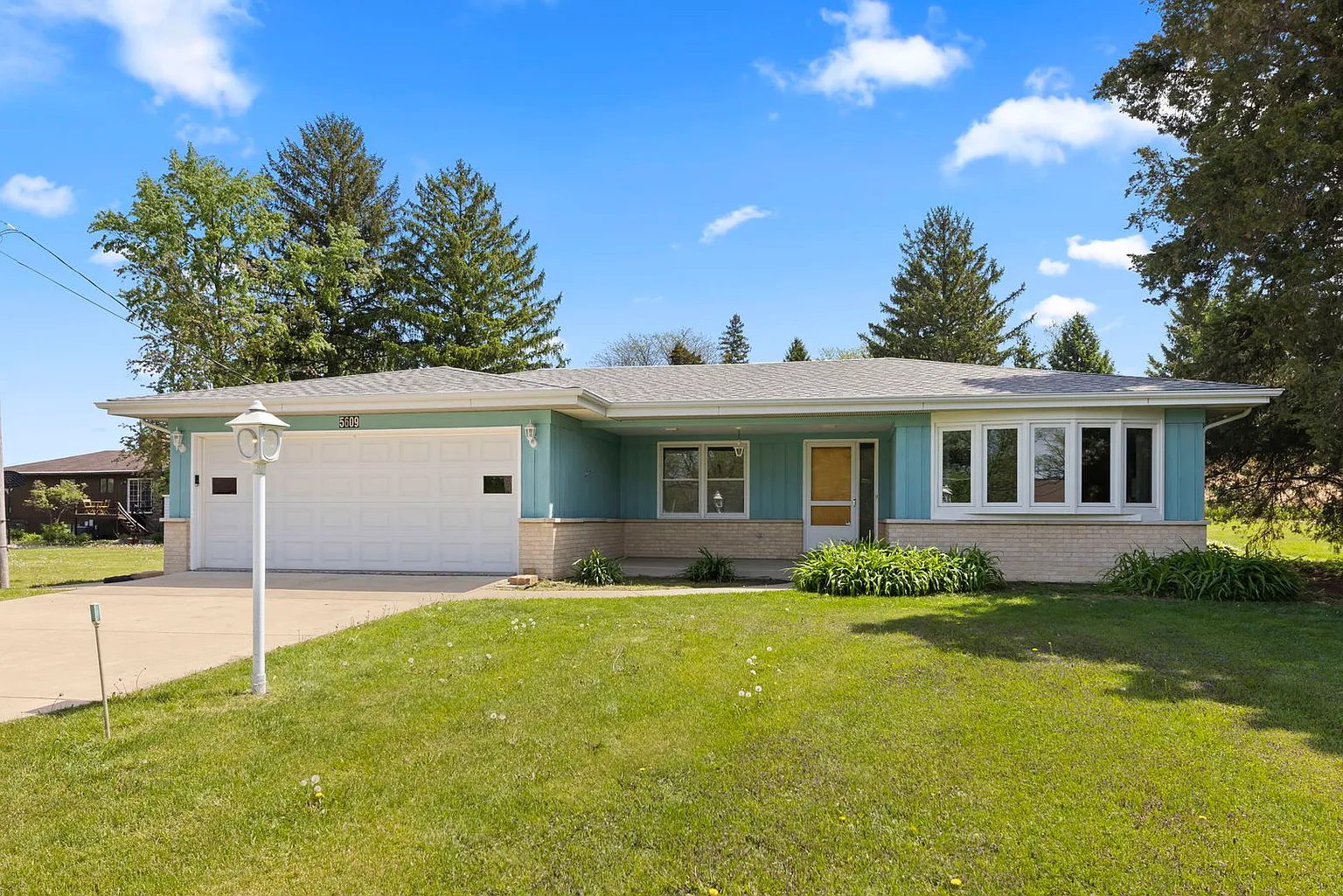 5609 Lee Ave photo 1