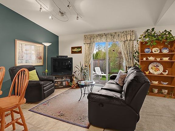 5th image of 325 Amberwood Cir