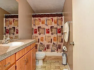 1634 Silverwater Ln — Photo 2