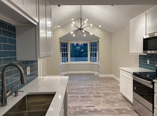 15 Chamblee Ln, Saint Louis, MO 63141