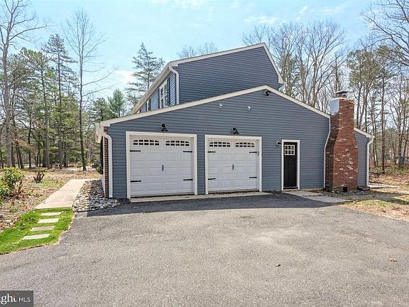 3rd image of 792 McKendimen Rd