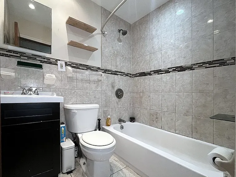 435 Graham Ave #2R — Photo 4
