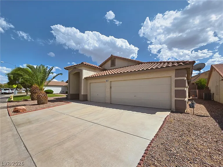 1037 Blue Lantern Dr — Photo 4