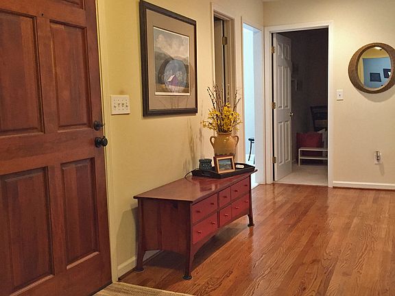 Foyer w/ 2 closets