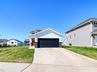 7899 Lost River Rd, Horace, ND 58047