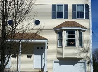 21 Grove St #B, Merrimac, MA 01860