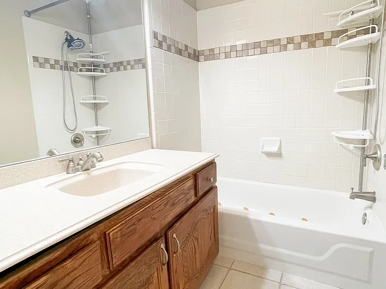 327 E Sandy Land Ln — Photo 20