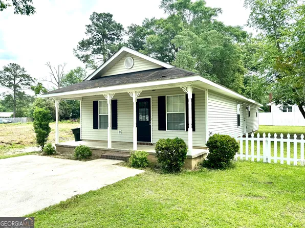 16 Henry St APT B, Statesboro, GA 30458