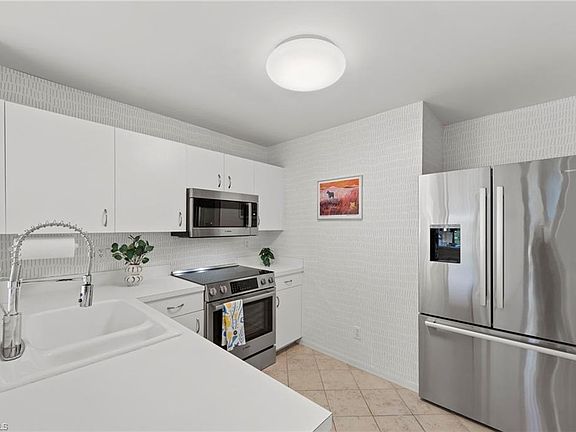 3rd image of 8331 Grand Palm DR #3