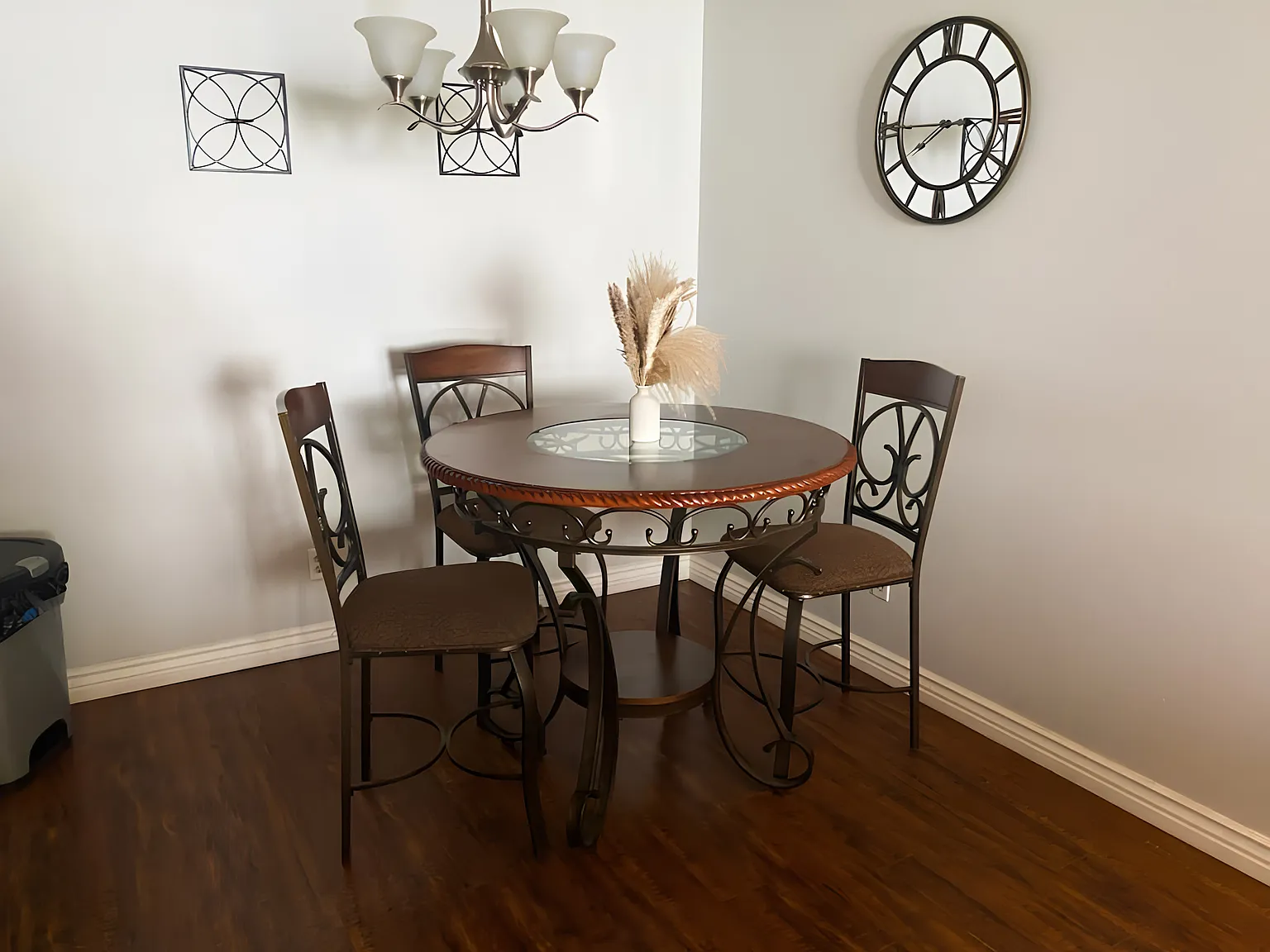 1 bed, 1.0 bath, 701 sqft, $2,624 — Photo 4