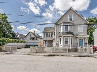 73 Pleasant St, Lowell, MA, 01852
