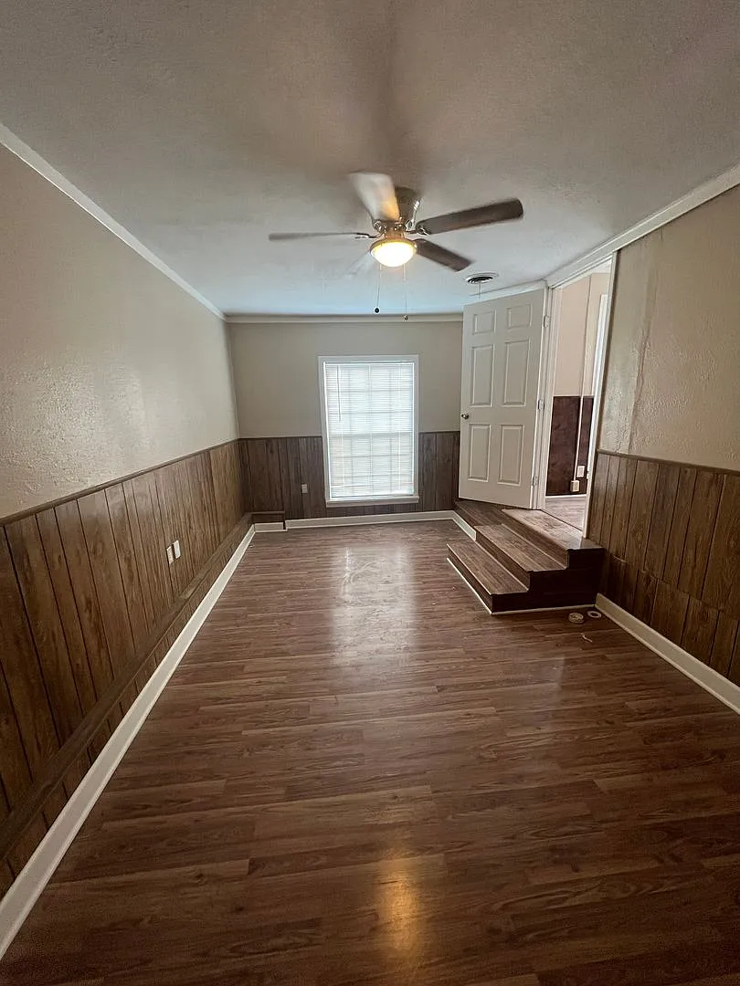 Large 3 bed 1 bath Home! — Photo 3