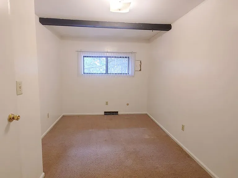 2020 Iuka Ave — Photo 10
