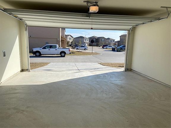 5th image of 401 Hyacinth Way