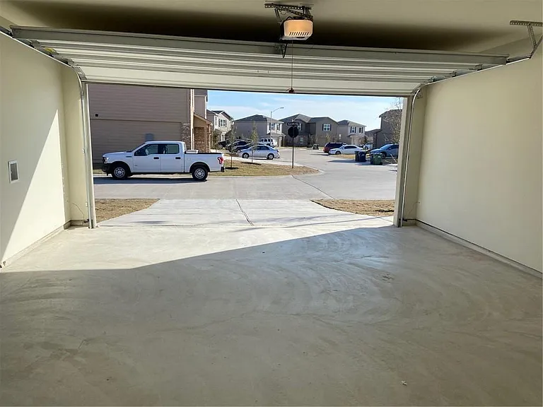 401 Hyacinth Way — Photo 5