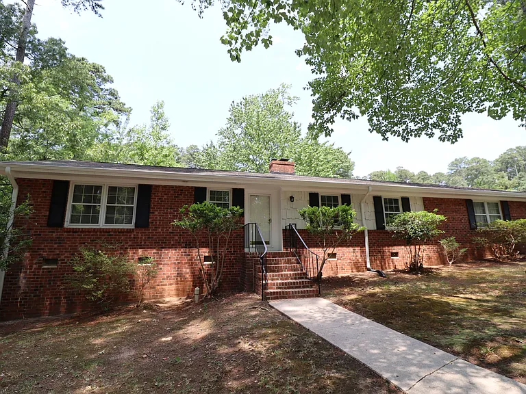 116 Shirley Dr — Photo 1