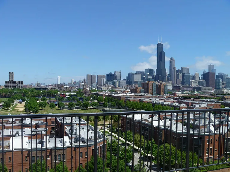 1525 S Sangamon St #802 — Photo 1