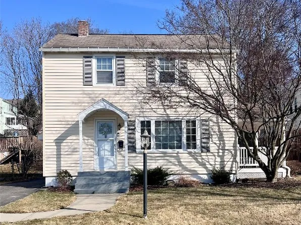 2605 Robins St, Endwell, NY 13760