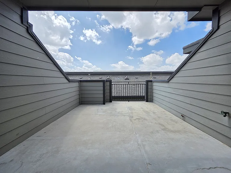 5905 Ross Ave #5 — Photo 23
