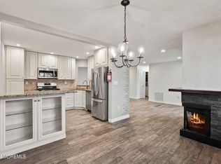 5 Farnham Sq #205, Parlin, NJ 08859