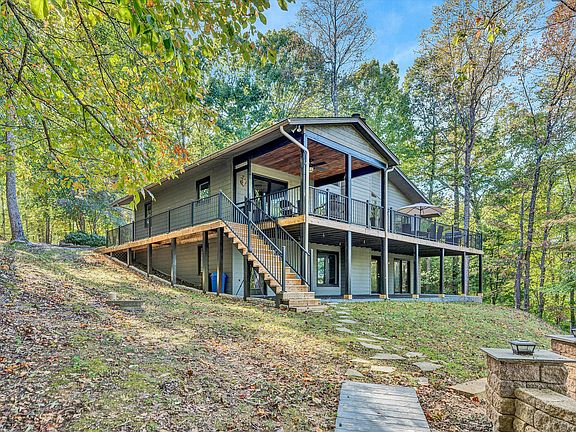 2nd image of 955 Oakshire Ln