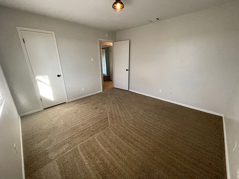 552 Lawson Ln — Photo 19