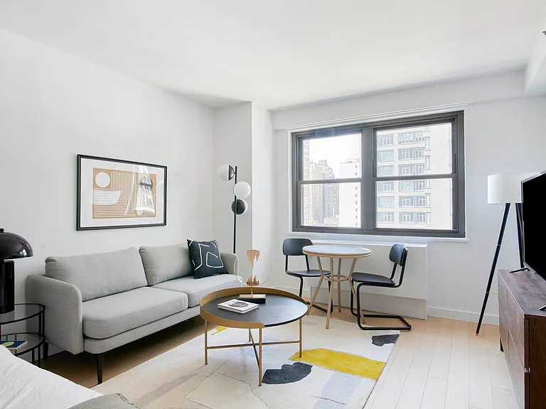 222 E 39th St #10C — Photo 3
