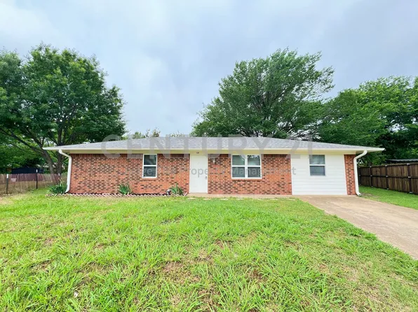 114 Southmanor Ct, Sanger, TX 76266