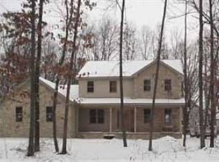 447 Oak Breeze Dr, Valparaiso, IN 46383