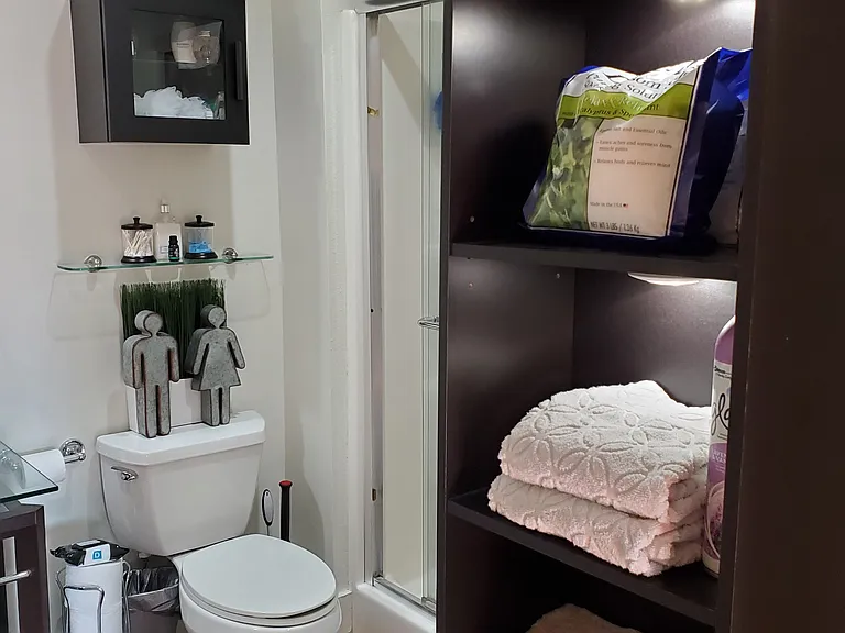 321 S Flores St #102 — Photo 7