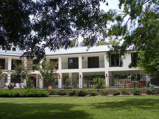 1st image of 418 Woodlake Dr