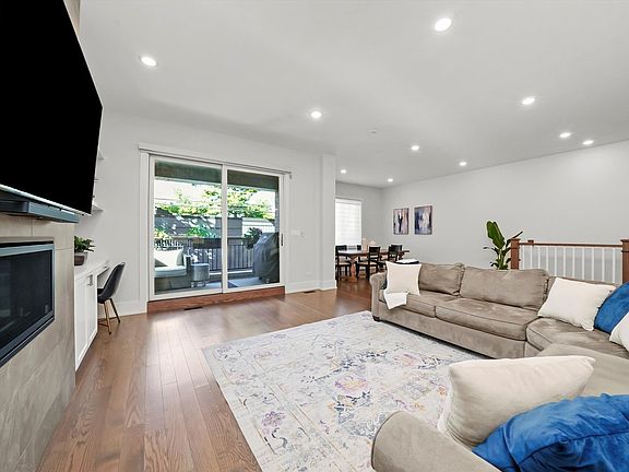 5th image of 3016 W Belmont Ave #1W