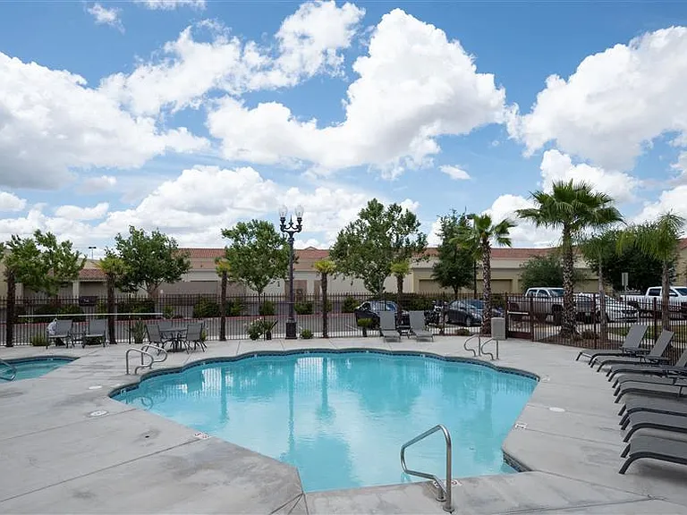Dominion Courtyard Villas — Photo 4
