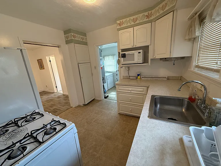 2950 Parker St — Photo 9