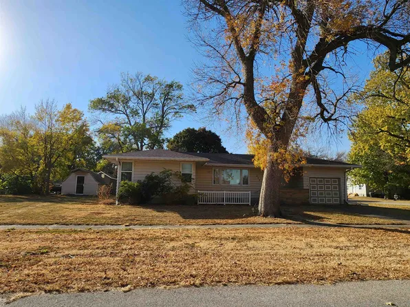 203 S 4th St, Mallard, IA 50562