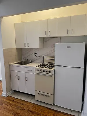 Rented by Eric Goodman Realty Corp | media 8