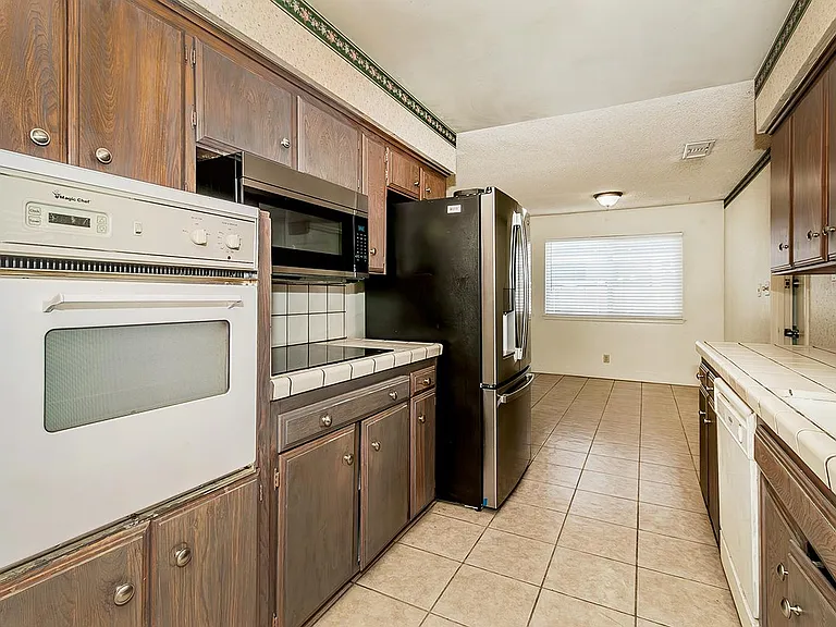 4411 N Winery Ave — Photo 14