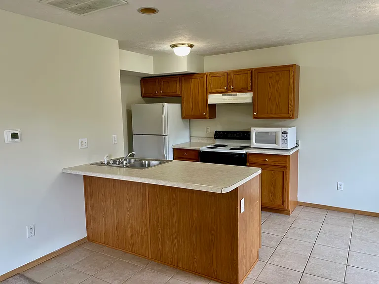 708 Arcadia Dr #3 — Photo 2