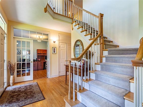 3rd image of 1423 Falmouth Ln