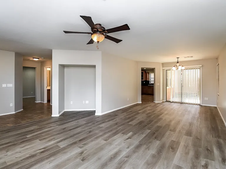 2523 E Bart St — Photo 5