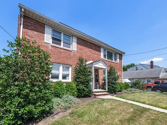 5th image of 48 Sanford Ave